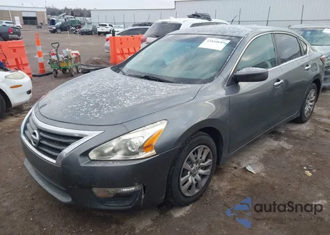 2015 Nissan Altima 2.5 S из США, поврежденный, VIN 1N4AL3AP0FN355986